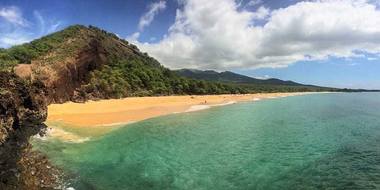 Best Resorts in Maui - Tropical scenery representing a Hawaiian luxury resorts and hotels