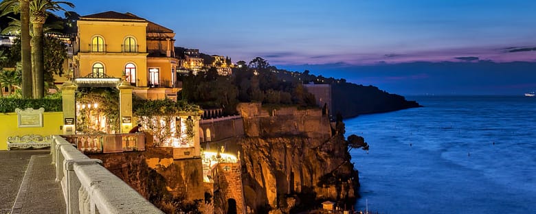 Independent luxury clifftop hotel at dusk, illustrating GEO for hotels and AI hotel visibility